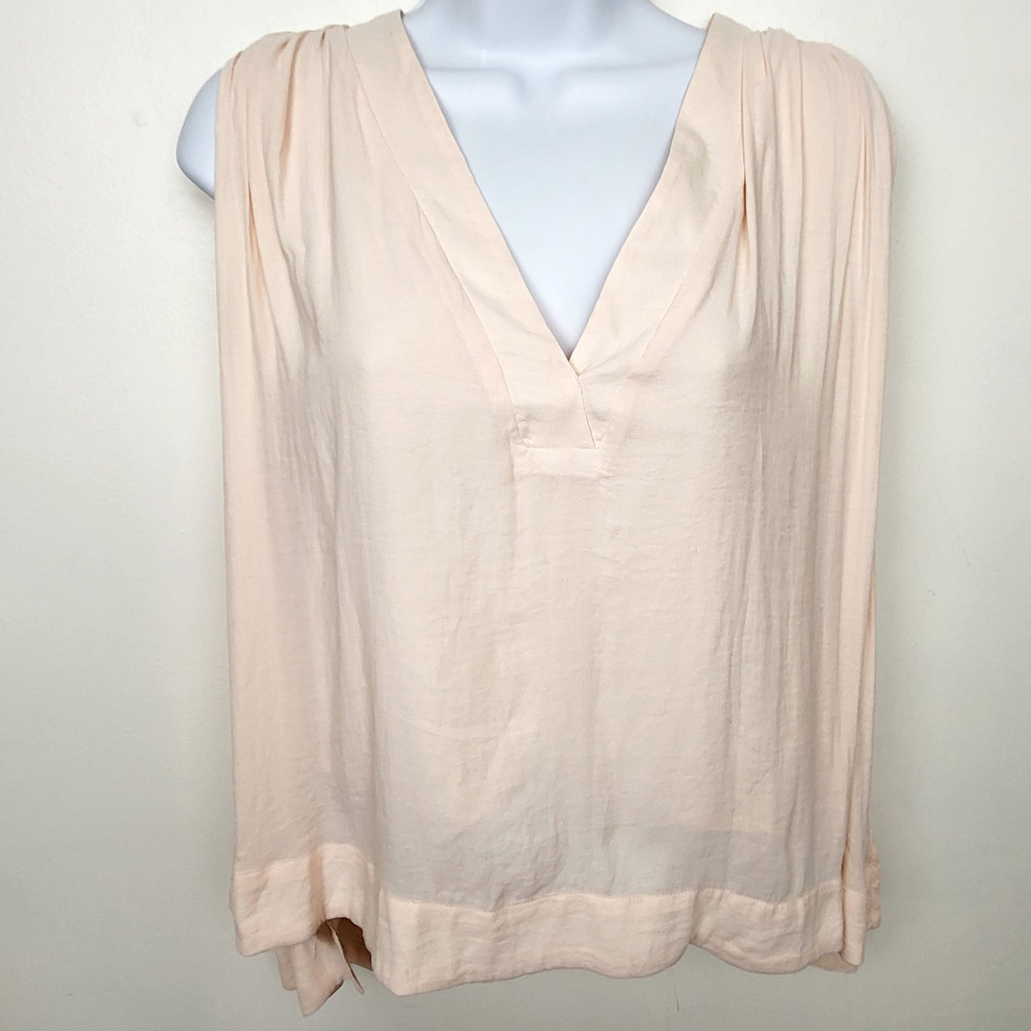 CMCRD1 - Free People Darcy Super V Tank Sleeveless Blouse. Sizes like a medium