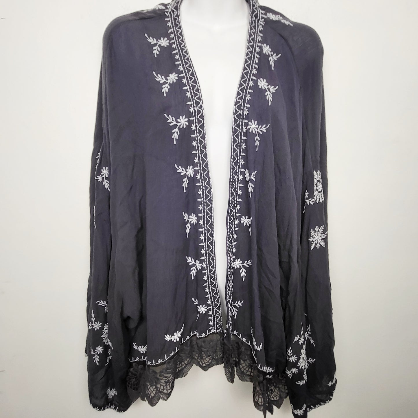 CMCRD1 - Free People embroidered rayon kimono in "washed black" colour. Size medium