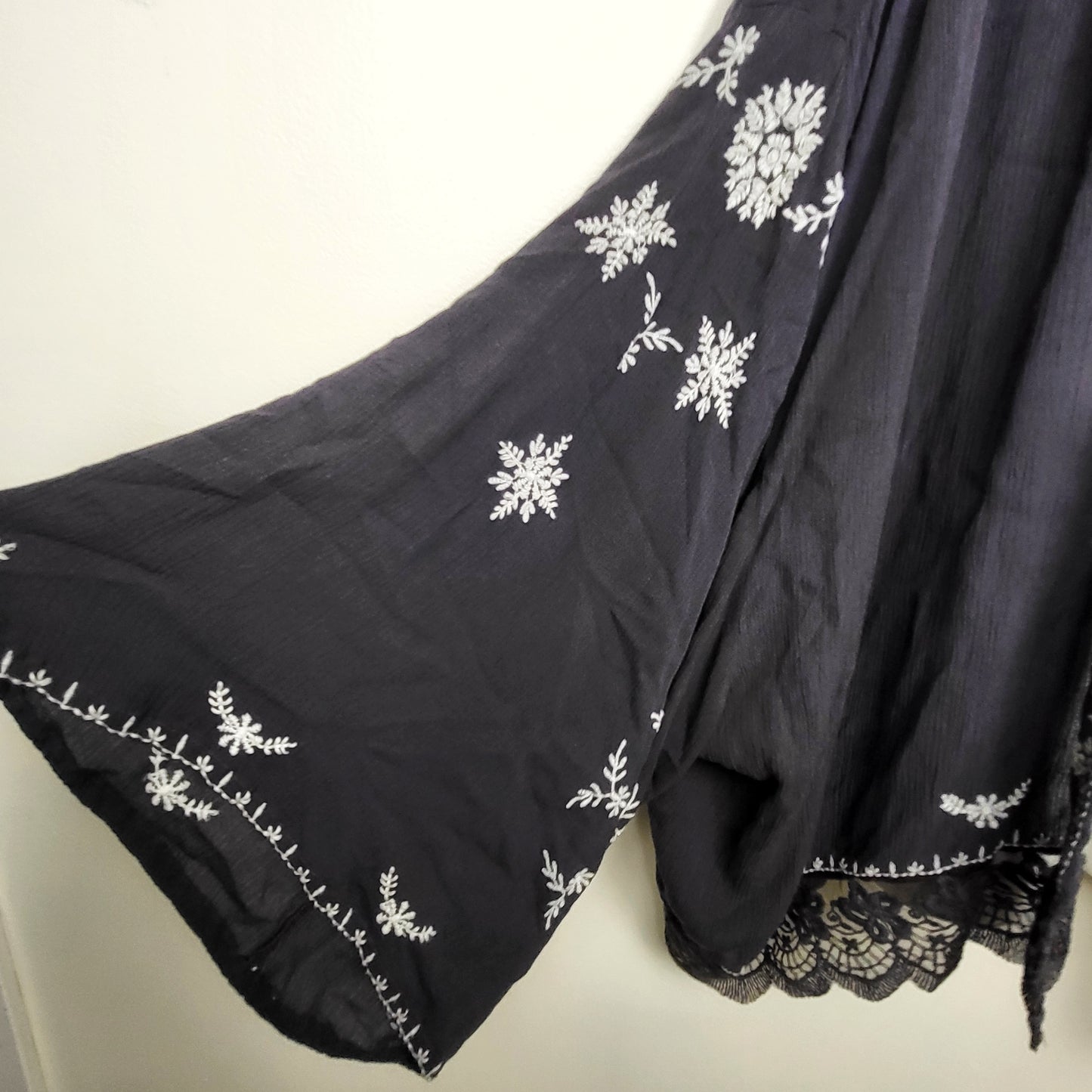 CMCRD1 - Free People embroidered rayon kimono in "washed black" colour. Size medium