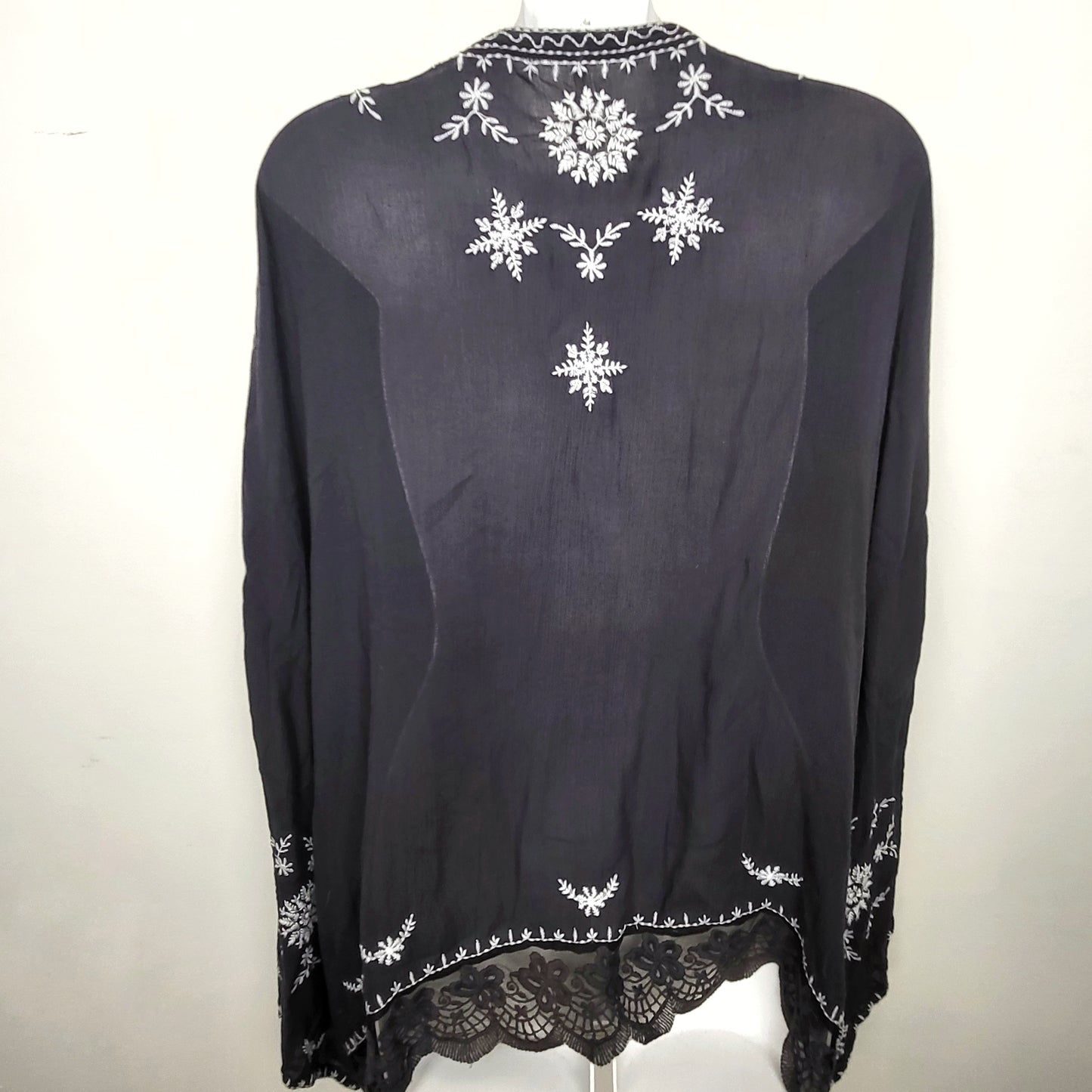 CMCRD1 - Free People embroidered rayon kimono in "washed black" colour. Size medium