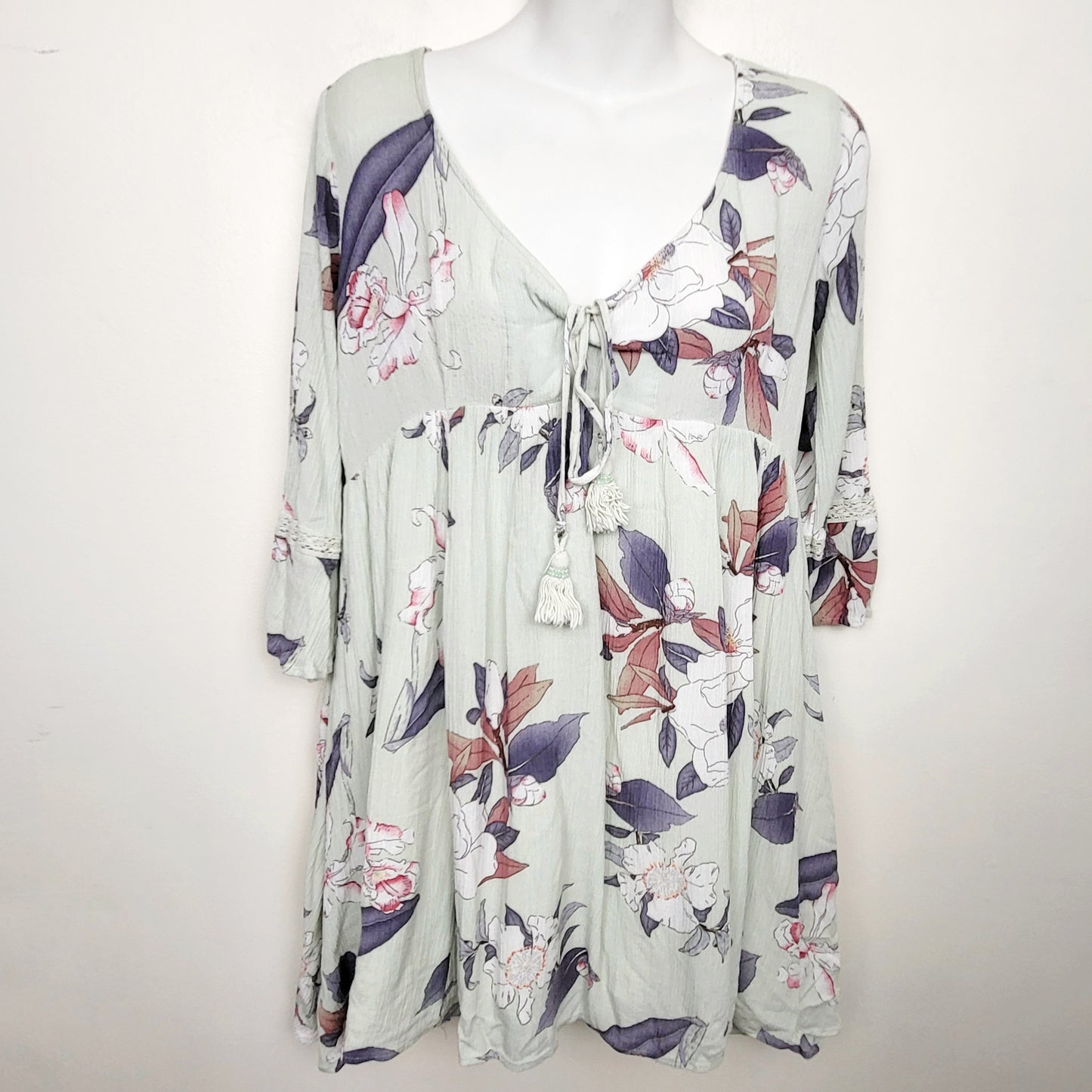 CMCRD1 - Free People mint green floral print swing tunic with bell sleeves. Size small