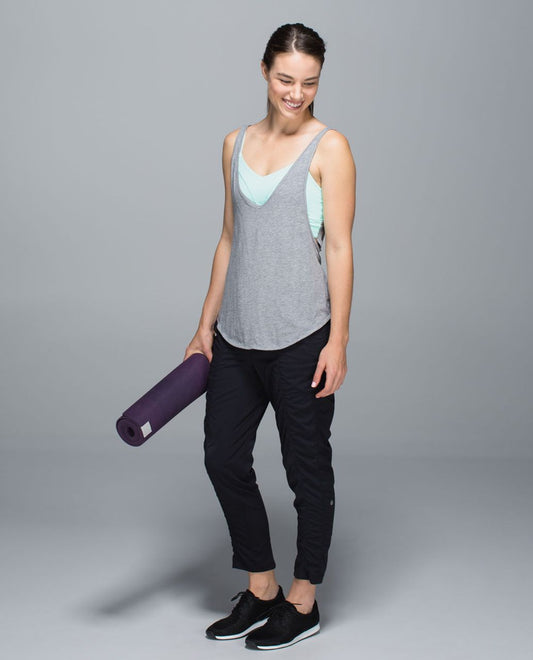 BBIN2 - Lululemon Twist & Turn Tank in Heathered Medium Grey / Toothpaste. Sizes like a medium